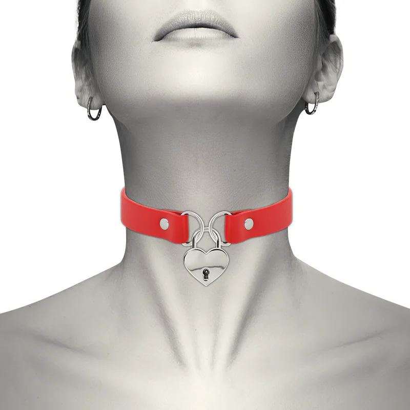 COQUETTE CHIC DESIRE - COLLAR CUERO VEGANO ROJO ACCESORIO CORAZÓN CON LLAVE