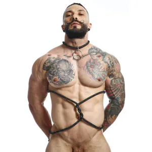 MOB - DNGEON CUERDA NEGRA CON ANILLO PARA EL PENE
